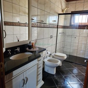 Casa com 264m², 3 dormitórios, 4 vagas, no bairro Bela Vista em Caxias do Sul para Comprar