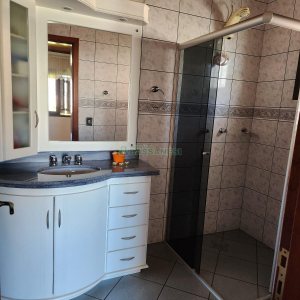 Casa com 264m², 3 dormitórios, 4 vagas, no bairro Bela Vista em Caxias do Sul para Comprar