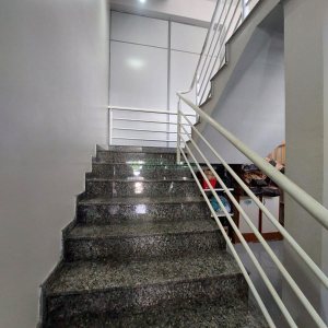 Casa com 405m², 3 dormitórios, 2 vagas, no bairro Cinqüentenário em Caxias do Sul para Comprar