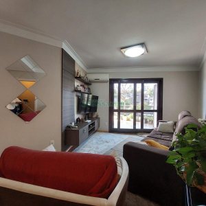 Casa com 405m², 3 dormitórios, 2 vagas, no bairro Cinqüentenário em Caxias do Sul para Comprar