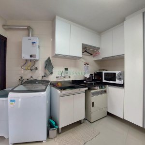 Casa com 405m², 3 dormitórios, 2 vagas, no bairro Cinqüentenário em Caxias do Sul para Comprar