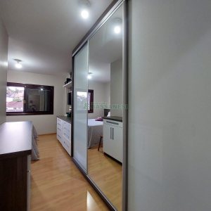 Casa com 405m², 3 dormitórios, 2 vagas, no bairro Cinqüentenário em Caxias do Sul para Comprar