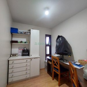 Casa com 405m², 3 dormitórios, 2 vagas, no bairro Cinqüentenário em Caxias do Sul para Comprar