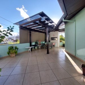 Casa com 405m², 3 dormitórios, 2 vagas, no bairro Cinqüentenário em Caxias do Sul para Comprar