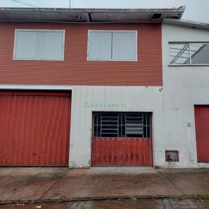 Casa com 220m², 4 dormitórios, 5 vagas, no bairro Panazzolo em Caxias do Sul para Comprar