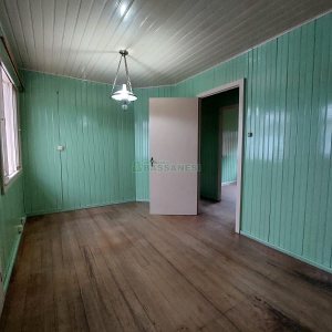 Casa com 220m², 4 dormitórios, 5 vagas, no bairro Panazzolo em Caxias do Sul para Comprar