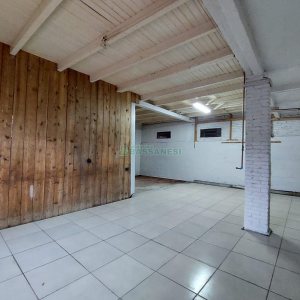 Casa com 220m², 4 dormitórios, 5 vagas, no bairro Panazzolo em Caxias do Sul para Comprar