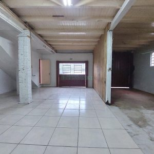 Casa com 220m², 4 dormitórios, 5 vagas, no bairro Panazzolo em Caxias do Sul para Comprar