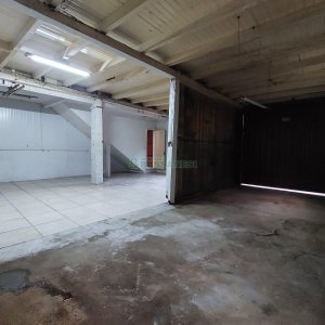 Casa com 220m², 4 dormitórios, 5 vagas, no bairro Panazzolo em Caxias do Sul para Comprar