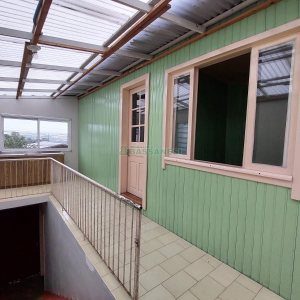 Casa com 220m², 4 dormitórios, 5 vagas, no bairro Panazzolo em Caxias do Sul para Comprar