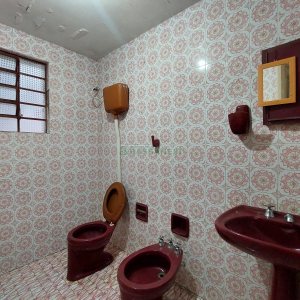 Casa com 220m², 4 dormitórios, 5 vagas, no bairro Panazzolo em Caxias do Sul para Comprar