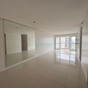 Apartamento com 165m², 3 dormitórios, 2 vagas, no bairro Universitário em Caxias do Sul para Alugar