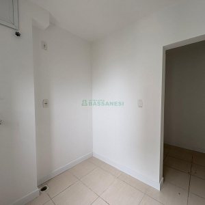 Apartamento com 165m², 3 dormitórios, 2 vagas, no bairro Universitário em Caxias do Sul para Alugar