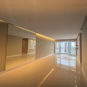 Apartamento com 165m², 3 dormitórios, 2 vagas, no bairro Universitário em Caxias do Sul para Alugar