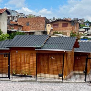 Casa com 60m², 2 dormitórios, 1 vaga, no bairro Esplanada em Caxias do Sul para Alugar