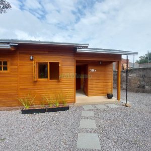 Casa com 60m², 2 dormitórios, 1 vaga, no bairro Esplanada em Caxias do Sul para Alugar