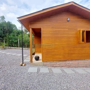 Casa com 60m², 2 dormitórios, 1 vaga, no bairro Esplanada em Caxias do Sul para Alugar