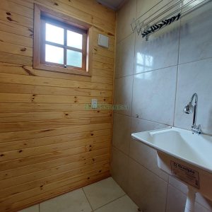 Casa com 60m², 2 dormitórios, 1 vaga, no bairro Esplanada em Caxias do Sul para Alugar