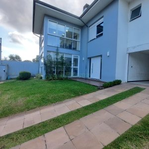 Casa com 420m², 4 dormitórios, 4 vagas, no bairro Interlagos em Caxias do Sul para Alugar