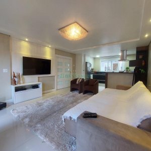 Casa com 420m², 4 dormitórios, 4 vagas, no bairro Interlagos em Caxias do Sul para Alugar