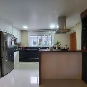 Casa com 420m², 4 dormitórios, 4 vagas, no bairro Interlagos em Caxias do Sul para Alugar
