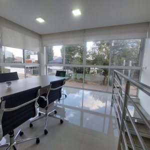 Casa com 420m², 4 dormitórios, 4 vagas, no bairro Interlagos em Caxias do Sul para Alugar