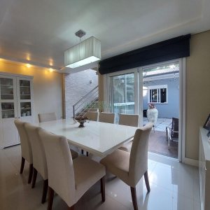 Casa com 420m², 4 dormitórios, 4 vagas, no bairro Interlagos em Caxias do Sul para Alugar