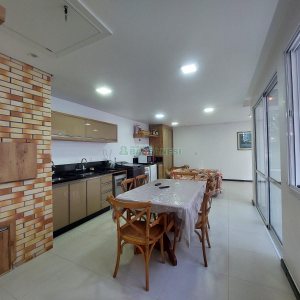 Casa com 420m², 4 dormitórios, 4 vagas, no bairro Interlagos em Caxias do Sul para Alugar