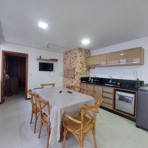 Casa com 420m², 4 dormitórios, 4 vagas, no bairro Interlagos em Caxias do Sul para Alugar