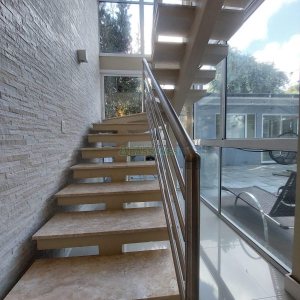 Casa com 420m², 4 dormitórios, 4 vagas, no bairro Interlagos em Caxias do Sul para Alugar