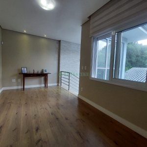 Casa com 420m², 4 dormitórios, 4 vagas, no bairro Interlagos em Caxias do Sul para Alugar