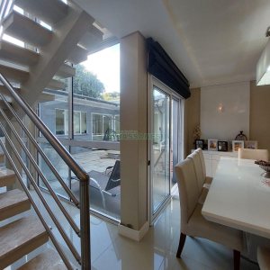 Casa com 420m², 4 dormitórios, 4 vagas, no bairro Interlagos em Caxias do Sul para Alugar