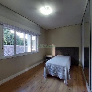Casa com 420m², 4 dormitórios, 4 vagas, no bairro Interlagos em Caxias do Sul para Alugar