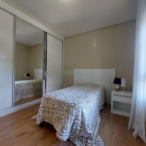 Casa com 420m², 4 dormitórios, 4 vagas, no bairro Interlagos em Caxias do Sul para Alugar