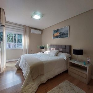 Casa com 420m², 4 dormitórios, 4 vagas, no bairro Interlagos em Caxias do Sul para Alugar