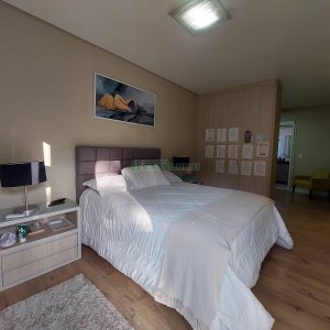 Casa com 420m², 4 dormitórios, 4 vagas, no bairro Interlagos em Caxias do Sul para Alugar