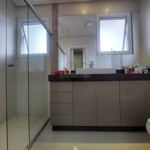 Casa com 420m², 4 dormitórios, 4 vagas, no bairro Interlagos em Caxias do Sul para Alugar