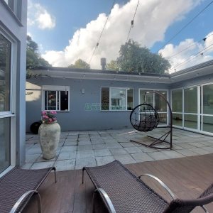 Casa com 420m², 4 dormitórios, 4 vagas, no bairro Interlagos em Caxias do Sul para Alugar