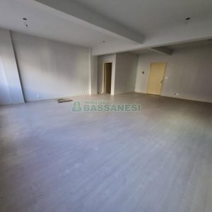 Sala com 62m², no bairro Centro em Caxias do Sul para Alugar ou Comprar