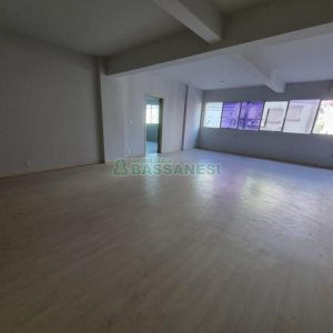 Sala com 62m², no bairro Centro em Caxias do Sul para Alugar ou Comprar