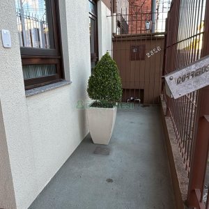 Casa com 170m², 3 dormitórios, 2 vagas, no bairro Kayser em Caxias do Sul para Alugar