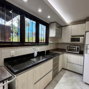 Casa com 170m², 3 dormitórios, 2 vagas, no bairro Kayser em Caxias do Sul para Alugar