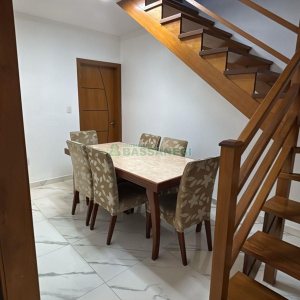 Casa com 170m², 3 dormitórios, 2 vagas, no bairro Kayser em Caxias do Sul para Alugar