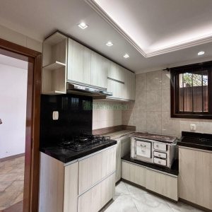 Casa com 170m², 3 dormitórios, 2 vagas, no bairro Kayser em Caxias do Sul para Alugar