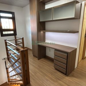 Casa com 170m², 3 dormitórios, 2 vagas, no bairro Kayser em Caxias do Sul para Alugar