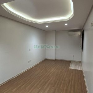 Casa com 170m², 3 dormitórios, 2 vagas, no bairro Kayser em Caxias do Sul para Alugar