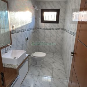 Casa com 170m², 3 dormitórios, 2 vagas, no bairro Kayser em Caxias do Sul para Alugar