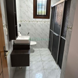 Casa com 170m², 3 dormitórios, 2 vagas, no bairro Kayser em Caxias do Sul para Alugar