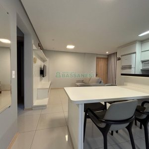 Apto Mobiliado com 72m², 2 dormitórios, 2 vagas, no bairro Vinhedos em Caxias do Sul para Alugar