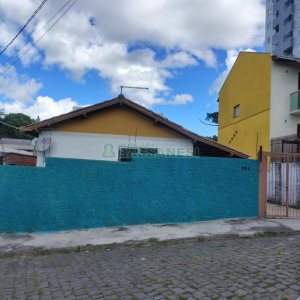 Casa com 144m², 2 dormitórios, 1 vaga, no bairro Diamantino em Caxias do Sul para Comprar